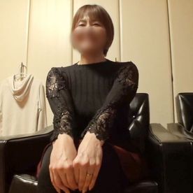 【人妻／熟女】52歳茶髪ショートヘアのパート奥さん。むっちり巨乳をぷるんっと揺らして淫れるハメ撮りセックス。 FC2-PPV-4159040