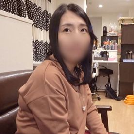 【素人／人妻】39歳黒髪清楚な新婚奥さまのご自宅訪問。裸エプロン姿で他人棒にイキ淫れるハメ撮りセックス。