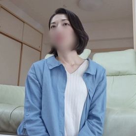 【素人／人妻】42歳清楚奥さまのご自宅にお邪魔。生活感溢れる空間で背徳感MAXの浮気セックス。 FC2-PPV-4205651