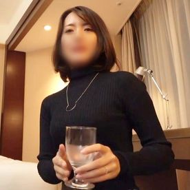 【中出し】女汁を撒き散らしまくり！キャリアウーマンな35歳美人妻が淫乱化◆乳首勃起させて巨根チ○ポでイキまくる人妻に膣内射精！