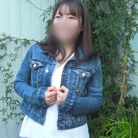 【素人】清楚系女子大生をナンパ。その場でイタズラすると照れながらも感じちゃってました。 FC2-PPV-4143476