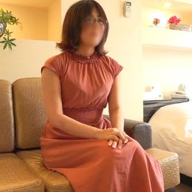 【個撮】質素な熟妻さんと平日昼間にラブホ不倫SEX。 巨根で喉奥・膣奥ガン突きしてマゾな姿を撮影できました。 FC2-PPV-4396455