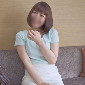 【素人／人妻】30歳茶髪ボブの清楚な熟女奥さま。むっちり巨乳ぷるんっと揺らして淫れるハメ撮りセックス。 FC2-PPV-4413981