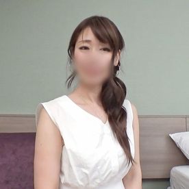 【人妻／熟女】おっとり上品清楚な30代セレブ妻をナンパ。色白スレンダーボディをガン突き中出しセックス。 FC2-PPV-4332986