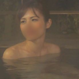 【個撮】スタイル抜群の熟妻さんをハメ撮り。 露天風呂でのセックスで汗だくになり、絶頂が止まらなくなっています。 FC2-PPV-4318713