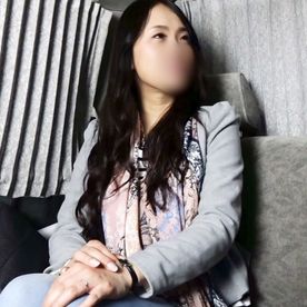 【素人】剛毛おまんこの可憐な人妻(36歳)です。 不倫セックスで子宮口をガン突きすると、潮吹きしながらイクぅ～♥ FC2-PPV-4295472