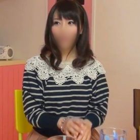 【個撮】色白清純ちゃんと友達の前でSEX♥ 恥ずかしい姿を見られていることに余計興奮し、メ●声をあげながらイクー！ FC2-PPV-4367624