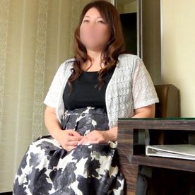 【素人】ぽっちゃり爆乳の人妻と不倫セックスを堪能。 肉厚な欲求不満おまんこを巨根で突きまくって大量中出し。 FC2-PPV-4493551