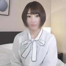 《中出し》色白清楚・ショートヘアーのアラサー人妻◆生挿入⇒即イキの超敏感マ●コ！Gスポ狙い撃ちの密着スロ〜ピストンでガックガクイキ！パイパンおま○こに中出し！ FC2-PPV-4329948