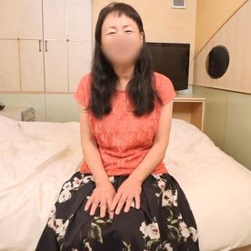 【人妻／熟女】みなさんびっくりの71歳超熟女おばあちゃん。垂れ下がった美巨乳震わせ淫れる中出しセックス。 FC2-PPV-4381819