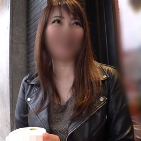 【人妻／熟女】42歳茶髪ロングのスケベ美人奥さま。むっちり巨乳ボディ震わせ淫れる中出しセックス。 FC2-PPV-4493965