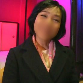 【素人】容姿は地味だけどそれを払拭する変態な熟妻。 フェラしながら剛毛おまんこを潤わせ、10年以上ぶりのセックスで膣快感！ FC2-PPV-4335195