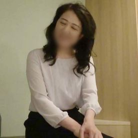 【熟女】54歳。人妻。ゆきのさん。5年ぶりのセックス。おチ○ポを「太い･･･硬い･･･」を嬉しそうに頬張る。生チ○ポでイキ狂い。 FC2-PPV-4625094