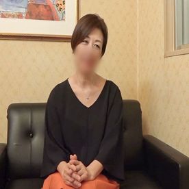 【人妻／熟女】61歳サバサバした性格の上品奥さま。ムチっとした美乳ボディ疼かせイキ淫れる中出しセックス。 FC2-PPV-4379895