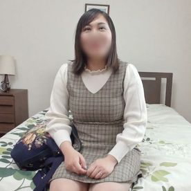 【人妻／熟女】51歳ぽっちゃり巨尻ボディのスケベ奥さん。むっちりお尻をバックからガン突きハメ撮りセックス。 FC2-PPV-4380407