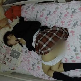 【素人】清楚系素人女子学生。一人の部屋で無我夢中でオナニーに没頭しちゃってました。 FC2-PPV-4224092