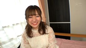 【販売許可受諾】2025年4月グラビアデビュー18歳。童顔な彼女のびしょ濡れま〇こに中出し射精。 FC2-PPV-4605068