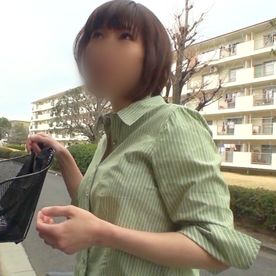 【個撮】団地住まいの密林剛毛おまんこ人妻。 デカチンで子宮口を突きまくって大量中出し射精。 FC2-PPV-4485409