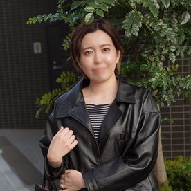 【無修正】【3P】旦那と離婚寸前の美人妻が人生初3P。自分を求める雄臭い2本の巨チンに囲まれ疼くマンコから愛液ダラダラ♡家庭を忘れ他人棒に中出しされ孕む