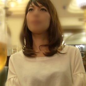 【素人】スタイルも顔もお綺麗な美熟女をハメ撮り。 公開オナニー後の無避妊セックスで幸せそうな喘ぎ声を漏らしながらイク！ FC2-PPV-4560959