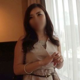 【人妻／熟女】30代大人フェロモン溢れる子持ちセレブ妻をナンパ。柔らか巨乳おっぱいプルンっと揺らして淫れるハメ撮りセックス。 FC2-PPV-4460273