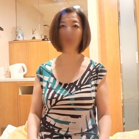 【人妻／熟女】53歳茶髪ベリショの上品清楚な奥さま。むっちり熟女ボディをガン突きハメ撮りセックス。 FC2-PPV-4612795