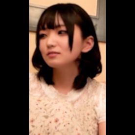 １８歳の不思議ちゃん。パイパン美乳の身体に中出ししまくりました。 FC2-PPV-4482282