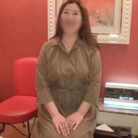 【人妻／熟女】56歳黒髪ロングの専業主婦。垂れてきたぽっちゃり巨尻ボディを激ピスハメ撮りセックス。 FC2-PPV-4480022