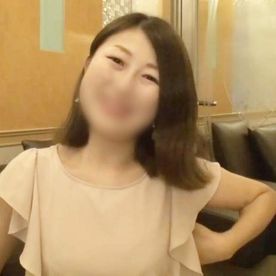 【熟女】清楚な43歳・チャーミング熟女◆嬉しそうにおチ○ポを頬張り、ザーメン抜き！トロ～ンとしたスケベな顔を覗かせながら大量のハメ潮まで吹いてイキ狂い！ FC2-PPV-4616152