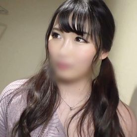 【素人】ムチムチボディを持つ。25歳。えみりちゃん。敏感マ〇コで何度も潮吹き。肉付きのいいメスマ〇コをガン突き。 FC2-PPV-4510068