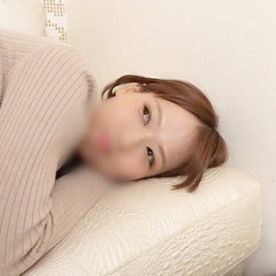 【素人】ガチ素人個人撮影。アパレル勤務。27歳。あゆみさん。バックから攻められるのが大好きな淫乱お姉さん。言葉攻めしながらフェラに足コキにヌルヌル攻め。 FC2-PPV-4529296