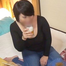 【個人撮影】爆乳・グラマーな奥様の不倫を隙間撮影。 他人棒に欲情して無避妊OK→高速突きで理性をぶっ飛ばしながら絶頂。 FC2-PPV-4521092