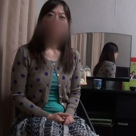 【個撮】清楚で優しい美熟女妻。旦那より大きなチンポに興奮して濃厚手コキでご奉仕してくれました。 FC2-PPV-4520687