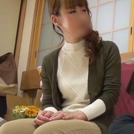 【個撮】清楚系人妻さんの不倫セックスを隙間撮影。 騎乗位で腰振りが止まらず他人棒でイっちゃう～！ FC2-PPV-4517559