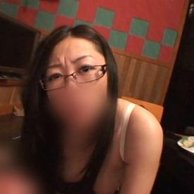 【個撮】ムチ感ボディのメガネ巨乳熟女妻。激しいピストンSEXに溺れて何度も絶頂しちゃってました。 FC2-PPV-4501855