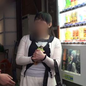 【個撮】清楚な素人熟女をナンパ。照れながらもオチンポに発情して濃厚フェラチオでご奉仕してくれました。 FC2-PPV-4507616