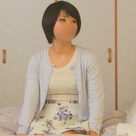 【素人】清楚系美女かなさんのマゾな姿を撮影。 剛毛おまんこを愛液まみれにさせながらのイラマで喉イキ寸前。 FC2-PPV-4518379