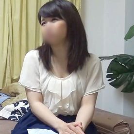 【隙間】タヌキ顔の清楚系人妻が”不倫”でイキ狂い！ 最初は戸惑っていたくせに、”中出し”まで許しています。 FC2-PPV-4528874