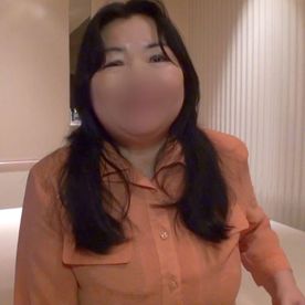 【個人撮影】ぽっちゃり肉厚ボディの専業主婦をハメ撮り。 膣ヒダの絡みつきを生で堪能して大量中出し射精。 FC2-PPV-4505821