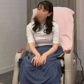 【個撮】熟妻がラブホ不倫で年下チンポの夢中。 幸せそうに喘ぎながら中出しを受け入れる様を隙間撮影しました。 FC2-PPV-4539267