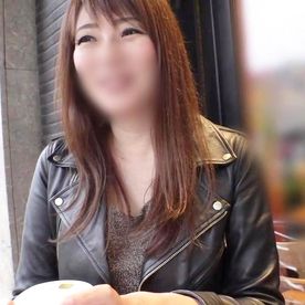 【熟女】51歳の肉食熟女◆パイパンおま○こにむっちりBODY！男を喜ばせる数々のテクニックでご奉仕！本気でセックスがしたくてたまらないといった仕草を散々見せつけながら歓喜の声を上げイキ狂い！ FC2-PPV-4517343