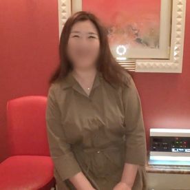 【人妻／熟女】56歳茶髪ロングのぽっちゃり奥さん。むっちりデカ尻をバックからガン突きハメ撮りセックス。 FC2-PPV-4523692