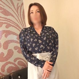 【人妻／熟女】42歳茶髪ボブの美容部員奥さま。欲求不満の美乳ボディ疼かせ淫れるハメ撮りセックス。 FC2-PPV-4524224