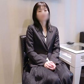 【人妻／熟女】48歳黒髪ロングの清楚なムッツリスケベ奥さん。欲求不満のスレンダーボディ震わせ淫れる中出しセックス。 FC2-PPV-4529663