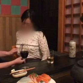 【個撮】ムチ感ボディの清楚系熟女妻。酔っ払った勢いでイタズラするとオマンコ濡らして発情しちゃってます。 FC2-PPV-4501571