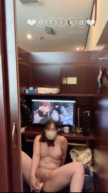 FC2 PPV 4558220 【19歳Gカップえりかの自撮り】☆彡 制服着てネットカフェ！部屋の中でエッチなDVDつけながら制服脱いで全裸になってディルドオナニーしました！カメラは部屋の外に設置してバレそうでドキドキ…///