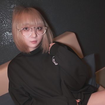 FC2 PPV 4731301 独占販売【12迄990pt】【初撮】1/8歲専門1年生声優志望。ネカフェで声を押しころしてこっそりピストン。緊張感で興奮し、締め付けのパイパンマンコに種付け。