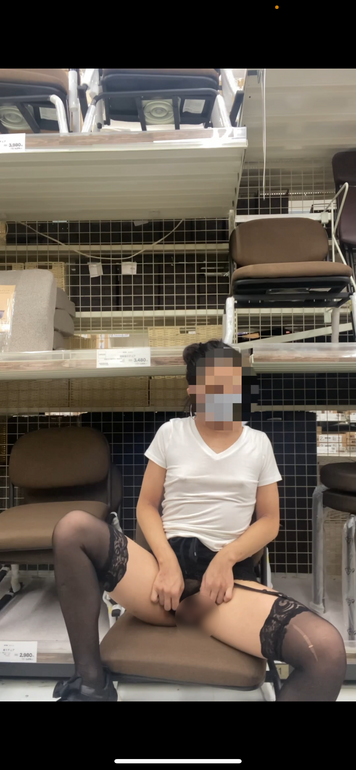 FC2 PPV 2122300 【淫乱　人妻　露出　ホームセンターで露出お散歩】下着をつけずに乳首がボッキした状態で店内お散歩