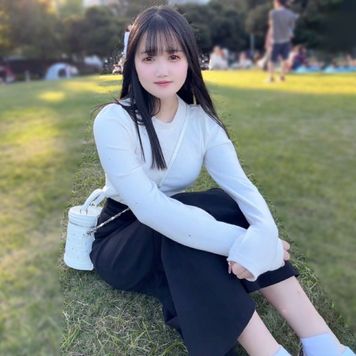 FC2 PPV 4580224 今だけ1680pt顔出し！【初・無修正】奨学金に追われる18歳小動物系JD。色白モチモチ肌で愛嬌たっぷりの素人膣奥ガン突きで中出し。。。