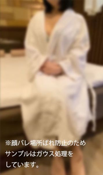 FC2 PPV 1832424 【不滅】旦那への後ろめたさがあるのか、声が漏れない様口元を必死におさえる人妻に興奮して中出し